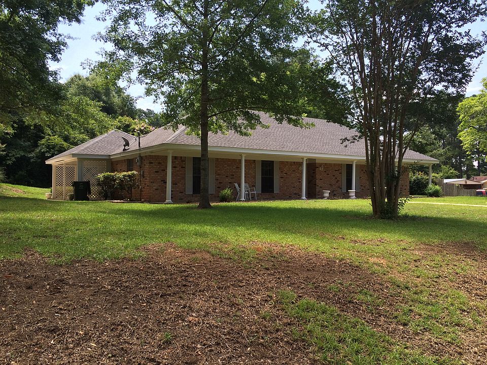 2nd image of 408 N Pecan St