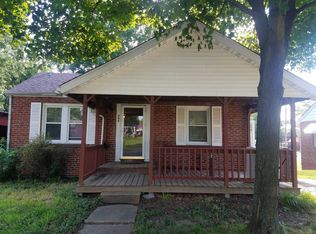 303 SW 11th St, Fairfield, IL 62837