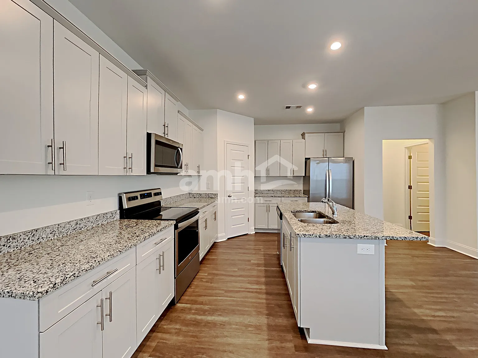 4 bed, 2.5 bath, 2149 sqft, $2,325 — Photo 3