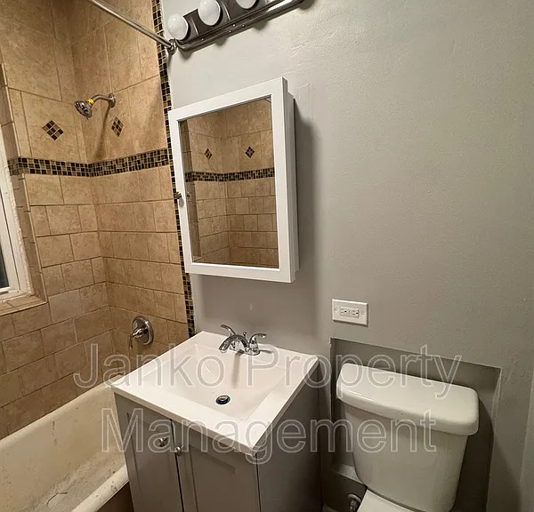 5352 W Division St #2R — Photo 11