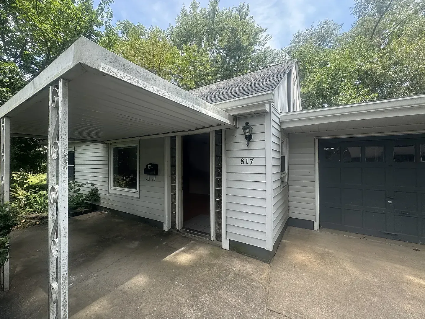 817 S Henderson — Photo 1