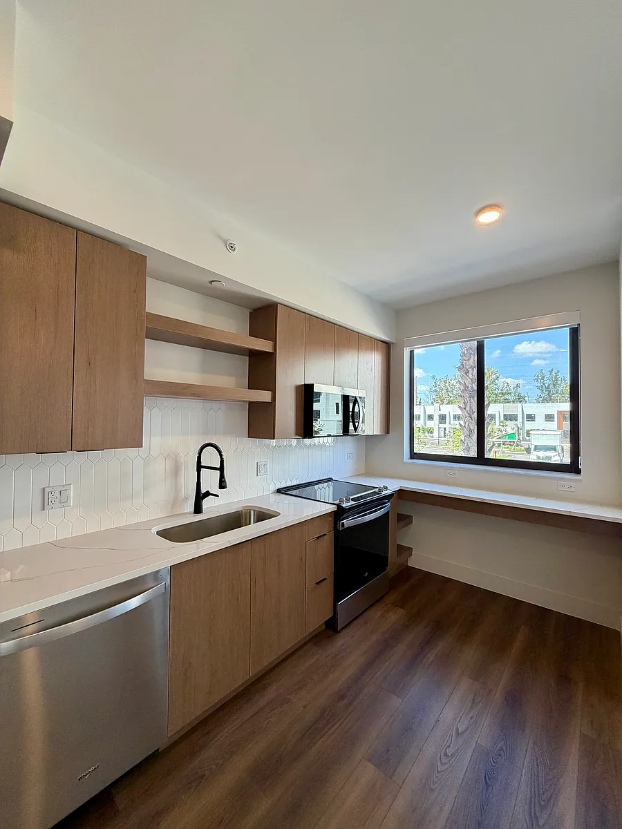 Building Photo - 2901 N Palm Aire Dr #S1