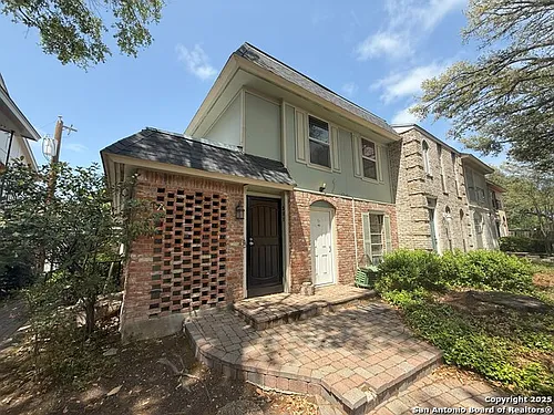 2811 Woodbury St #301 Photo 1