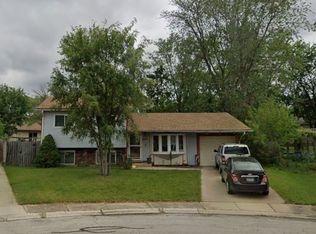 200 Hampdon Ct, Bolingbrook, IL 60440