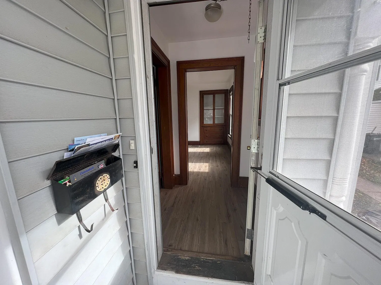 5 bed, 2005 sqft, $2,950 — Photo 2