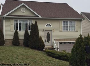 102 Rivercrest Dr, Fairmont, WV