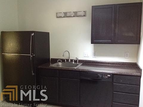 4th image of 582 Mulberry Ln #0