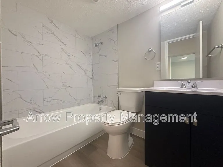 5703 S 14th St #7 — Photo 4