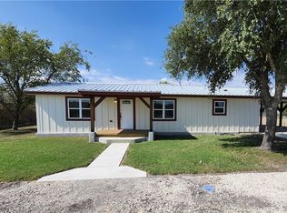 305 E Soyars Ave, Orange Grove, TX 78372