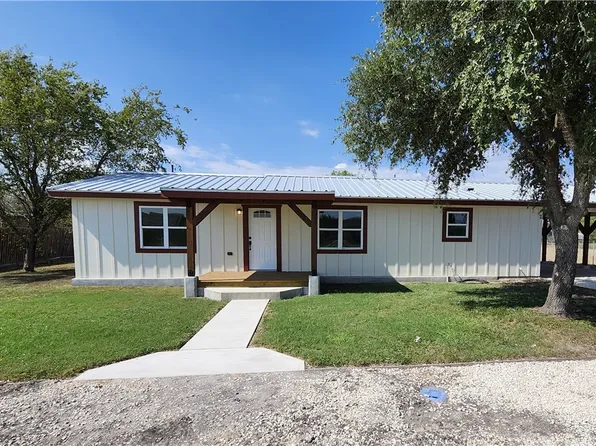 305 E Soyars Ave, Orange Grove, TX 78372