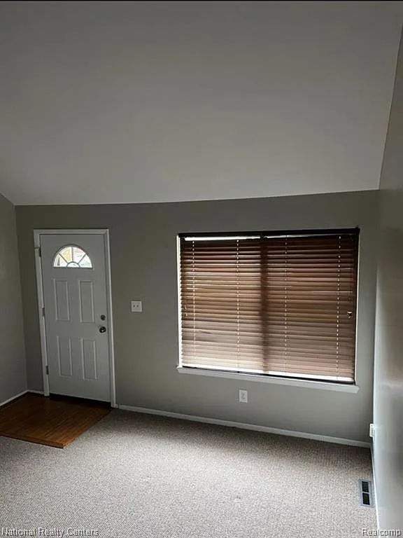 1 bed, 1.5 bath, 1246 sqft, $1,250 — Photo 3