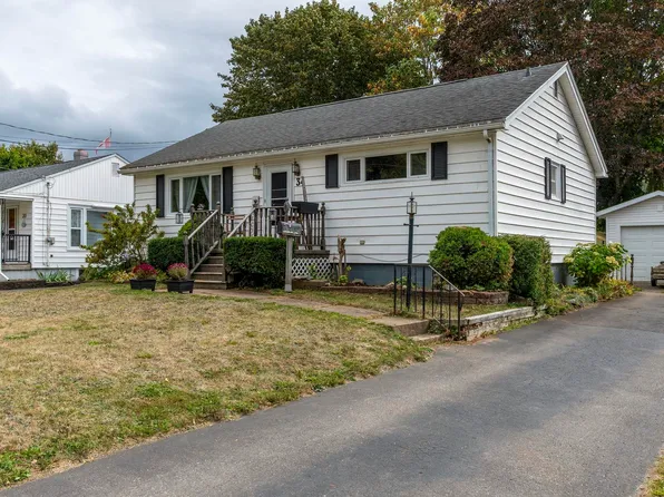 34 Wade St, Kentville, NS B4N 1B6