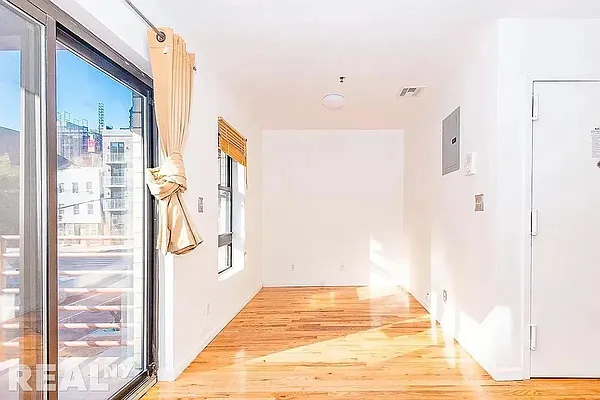 Rented by REAL New York | media 9