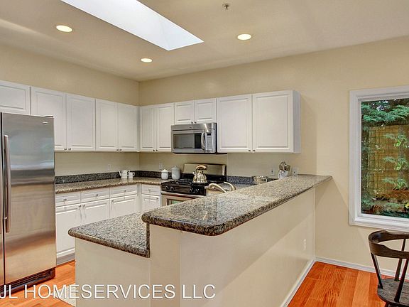 5th image of 319 4th Ave APT 201