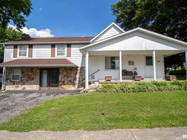 102 N Grand St, West Frankfort, IL 62896