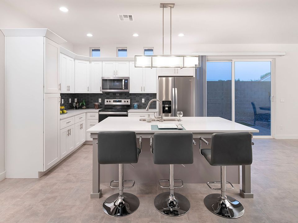 1st image of 917 W Glendale Ave #1