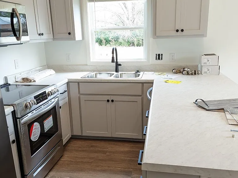 93 Edgefield Rd — Photo 2