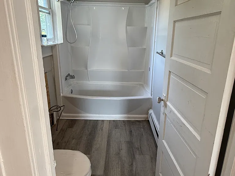 274 E Washington Ave — Photo 4