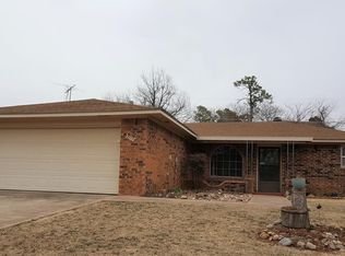 3107 Glenwood Dr, Chickasha, OK 73018