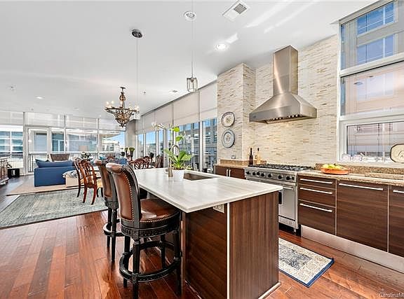 5th image of 1100 Metropolitan Ave Unit 303