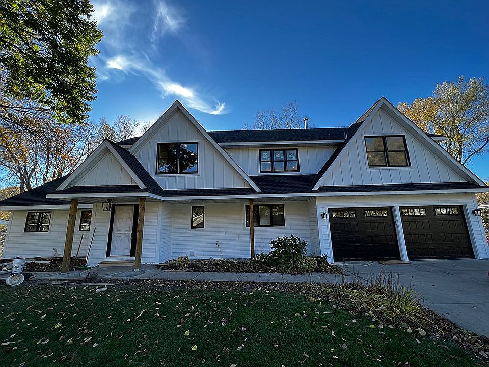 2nd image of 2461 Dresden Ln