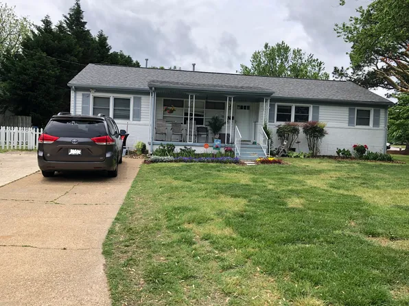 5513 Sunnywood Dr, Virginia Beach, VA 23455