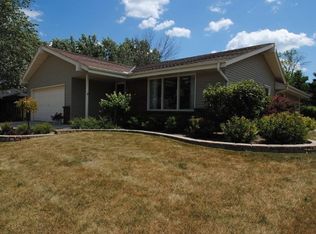 1935 E Chestnut Dr, Oak Creek, WI 53154