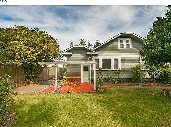 2nd image of 7024 NE Irving St