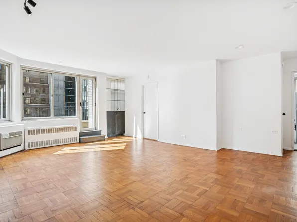 225 East 46th Street image 3 of 12