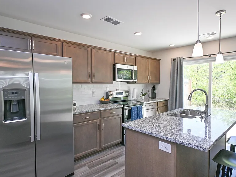 552 Kingfisher Ct — Photo 12