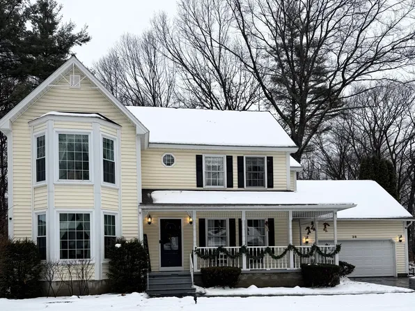 38 Deer Run Hollow, Halfmoon, NY 12065