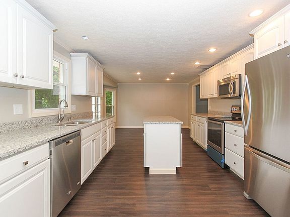 5th image of 7939 Hoover Ln