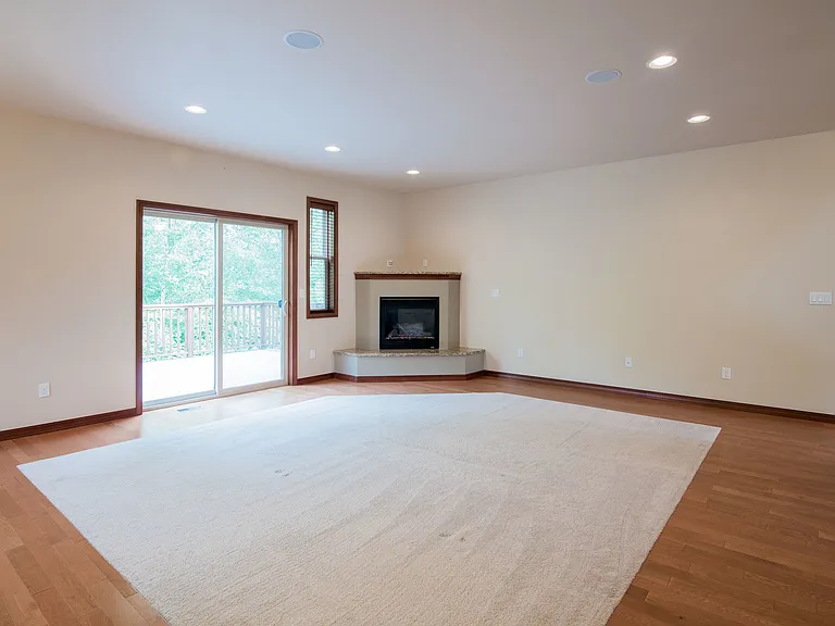 5565 Old Settler Dr — Photo 6