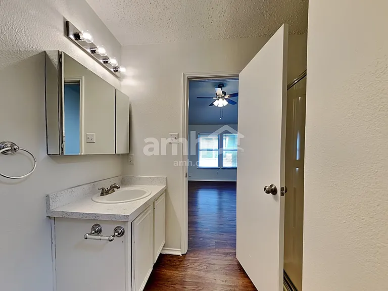 302 Tioga Dr — Photo 11