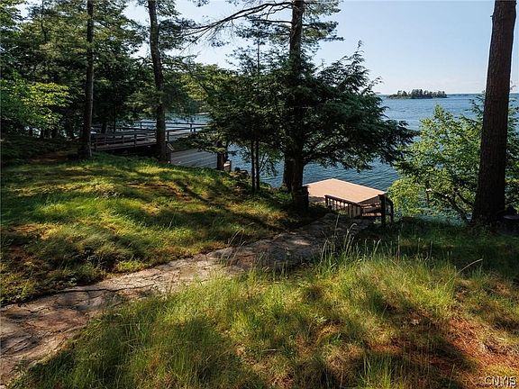 4th image of 559 Indian Point Rd