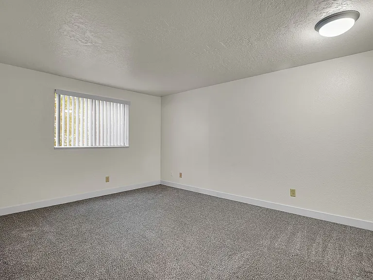 Carlton Square Apartments — Photo 35