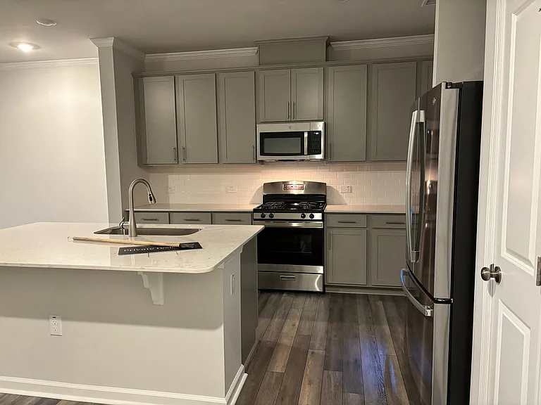 240 Garden Vine 542 Carson — Photo 4