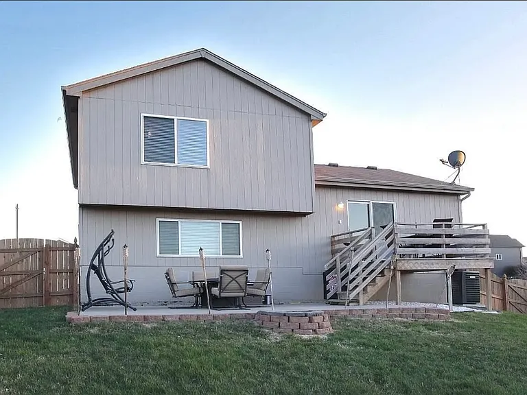 17282 Sprague St — Photo 28