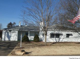 803 W Fairground Ave, Hillsboro, IL 62049