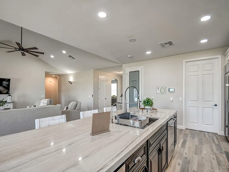 3216 E Sunnyside Ln — Photo 10