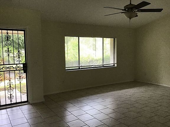 4th image of 6346 Fox Briar Trl