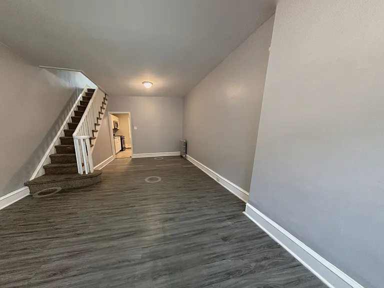1832 Dudley St — Photo 2