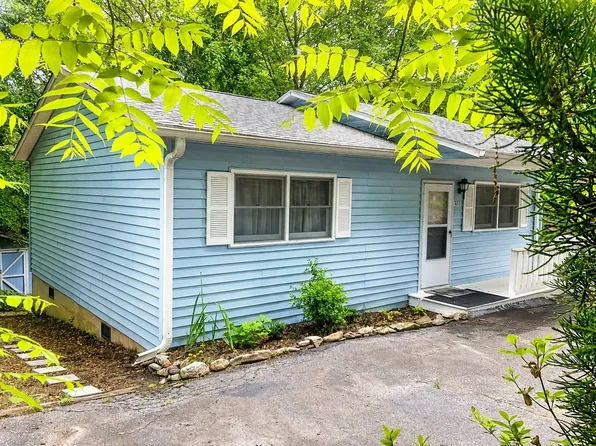 122 Wells St, Hendersonville, NC 28739