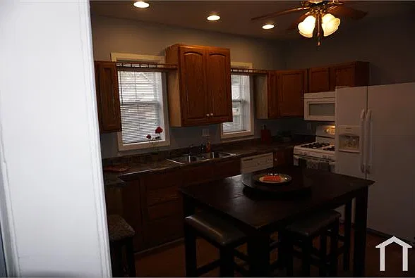 4 bed, 1000 sqft, $1,900 — Photo 4