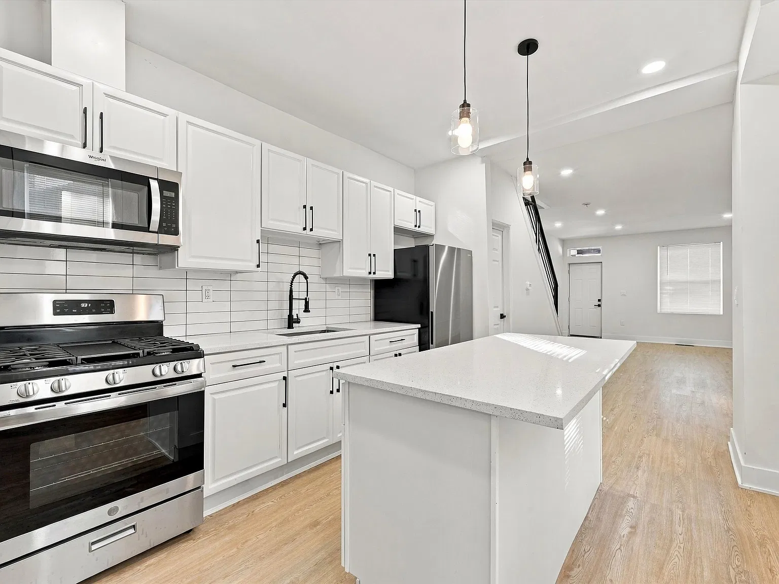 3 bed, 1377 sqft, $1,850 — Photo 4