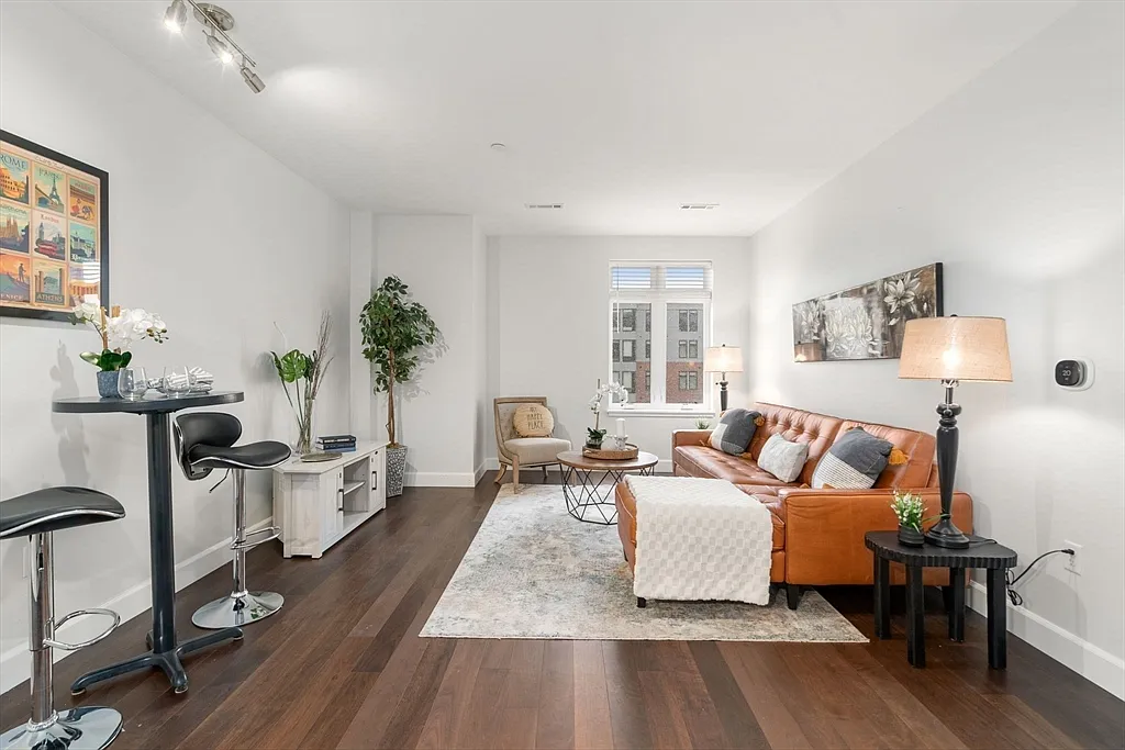 Building Photo - 1501 Commonwealth Ave #304