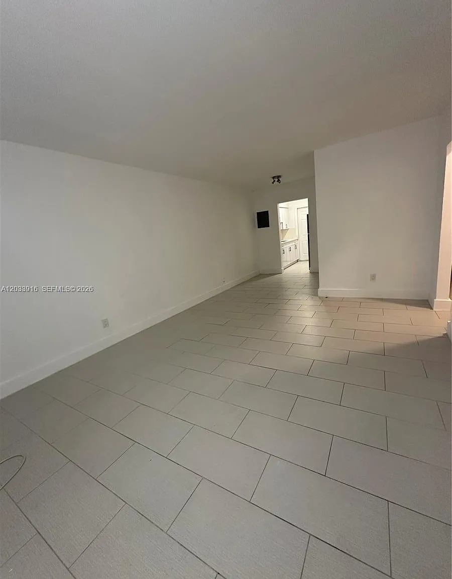 Biscayne Bch Sub — Photo 3