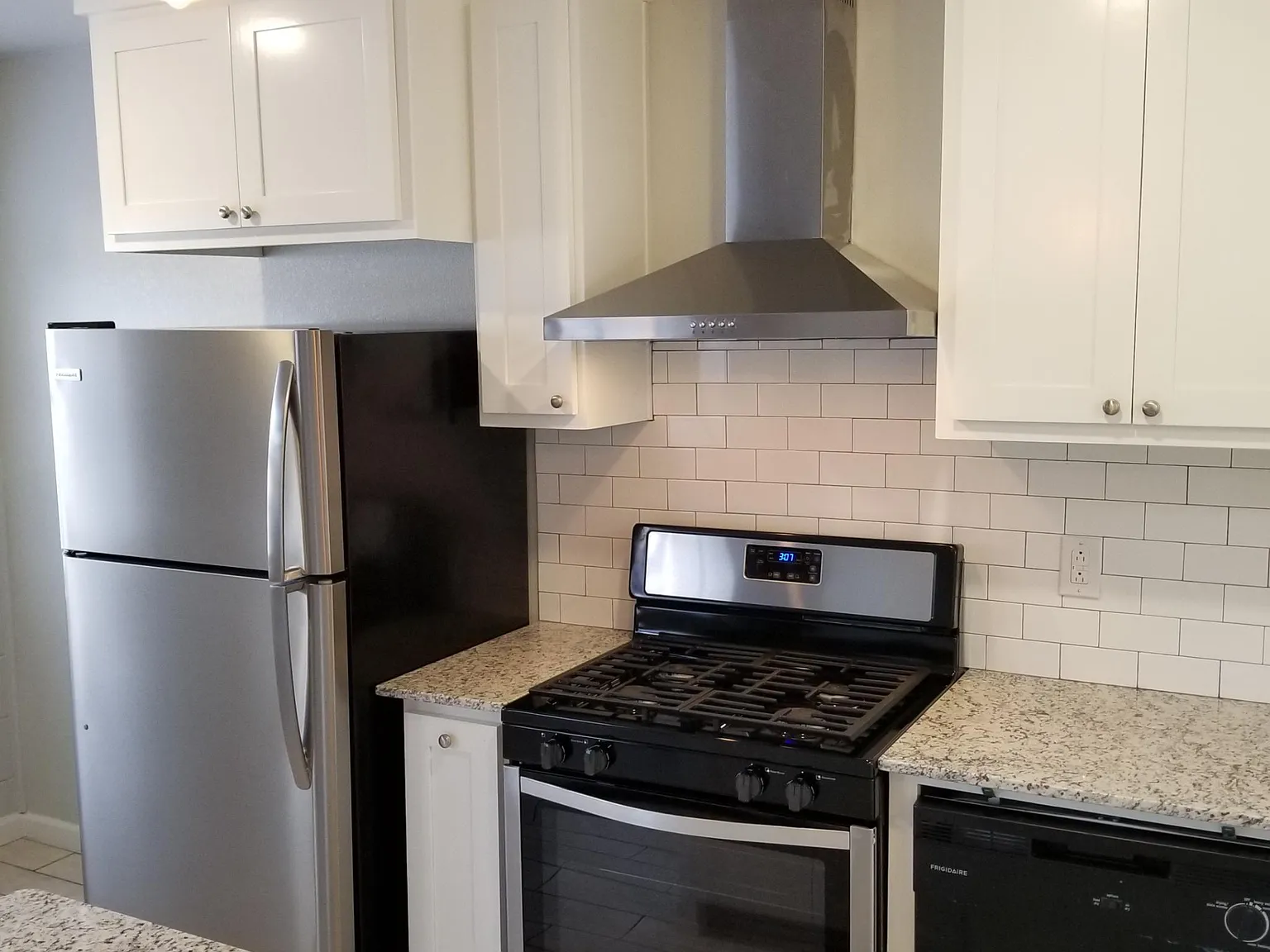 3 bed, 1000 sqft, $1,245 — Photo 1
