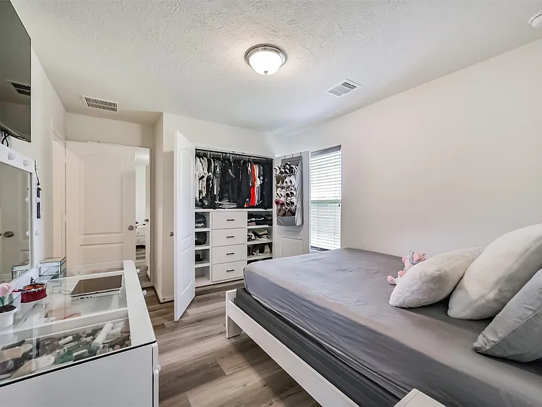 25546 Kensington Lake Dr — Photo 12