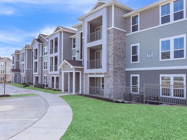 Alton Park Apartments — Photo 4